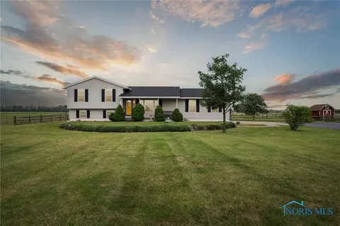 6662 Holcomb Rd, Pemberville, OH 43450