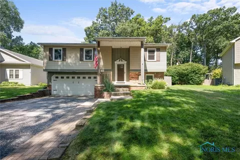 5729 Westview Dr, Sylvania, OH 43560