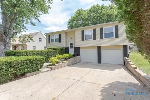 1965 Beachcraft Dr, Northwood, OH 43619