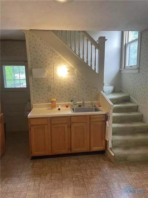 417 E Weber St, Toledo, OH 43608 photo 3