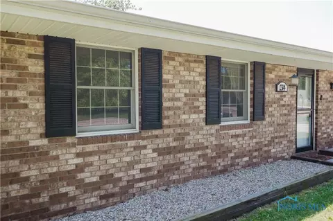 1314 Colonial Ln, Bryan, OH 43506 photo 2