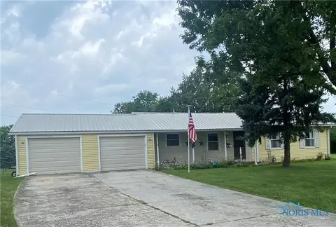 1209 Truman Dr, Fostoria, OH 44830