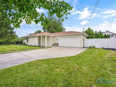 316 Eagle Point Rd, Rossford, OH 43460