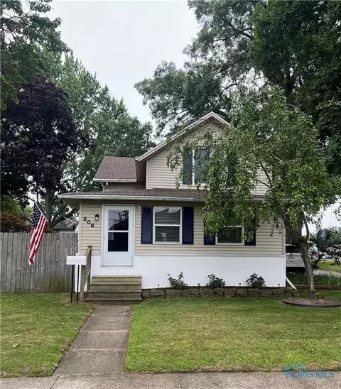 306 Chestnut St, Swanton, OH 43558