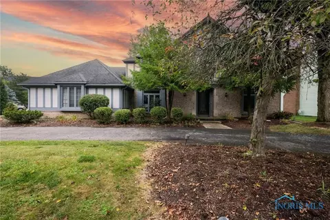2427 Knights Hill Ln, Toledo, OH 43614