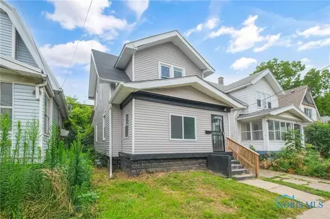 2221 Academy Ave, Toledo, OH 43606