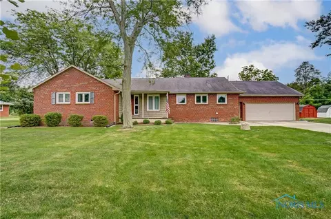 1325 Brookside Dr, Fostoria, OH 44830