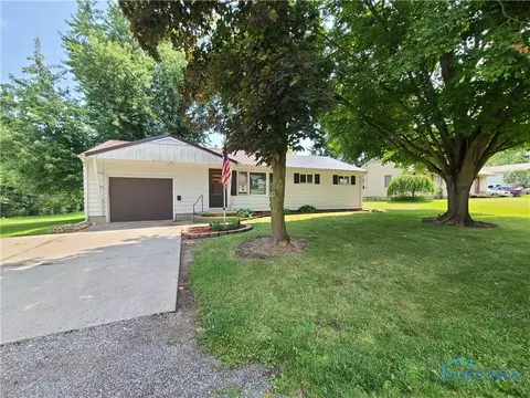 404 E Jackson St, West Unity, OH 43570 photo 2