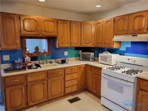 309 E Lehr Ave, Ada, OH 45810 photo 4