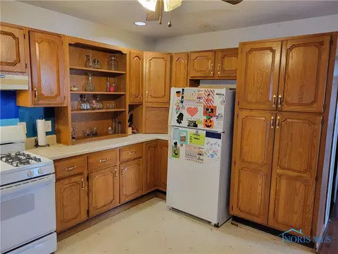 309 E Lehr Ave, Ada, OH 45810 photo 2