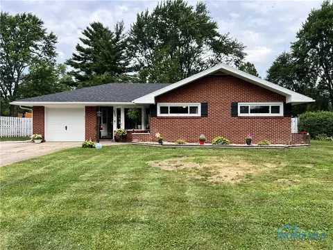 225 Marie Pl, Perrysburg, OH 43551