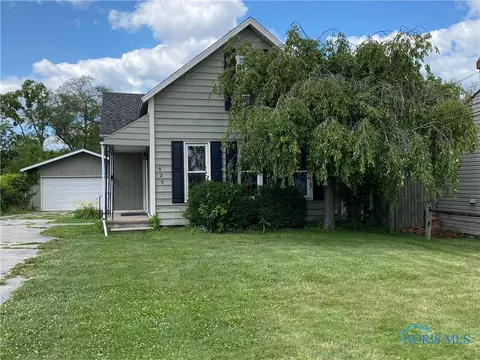 520 Oregon Rd, Northwood, OH 43619