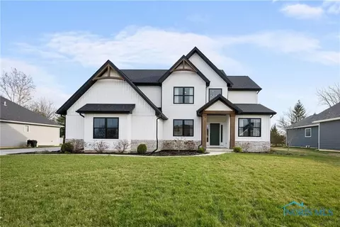 7261 Violet Ln, Maumee, OH 43537