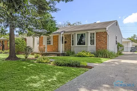 4045 Regis Dr, Toledo, OH 43623