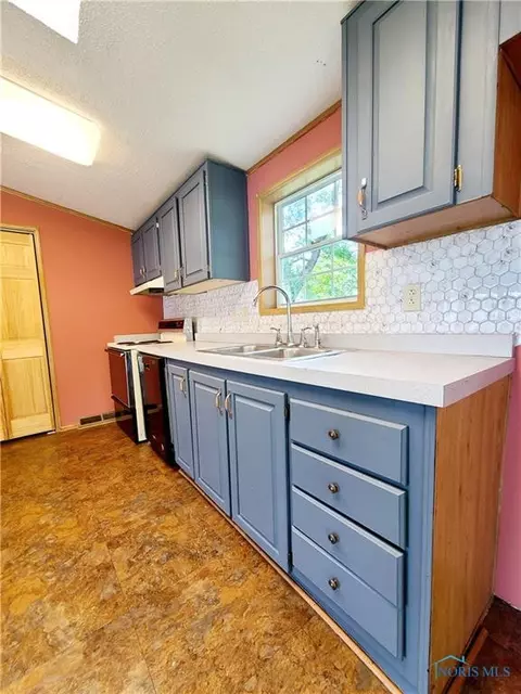 516 E Perry St, Bryan, OH 43506 photo 9