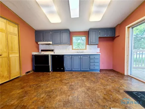 516 E Perry St, Bryan, OH 43506 photo 8