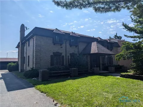 5560 Cresthaven Ln, Toledo, OH 43614