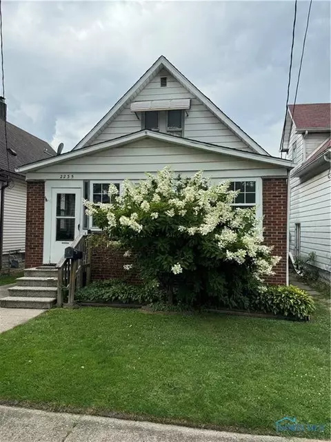 2235 Caledonia St, Toledo, OH 43605