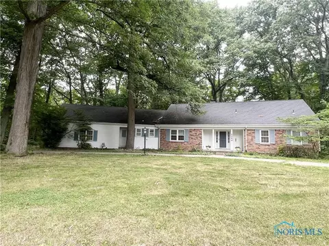1240 E Beverly Hills Dr, Toledo, OH 43614