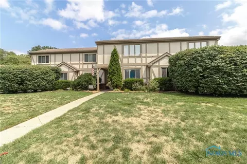 4030 Stonehenge Dr, Sylvania, OH 43560