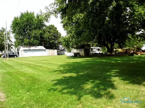 406 W North St, West Unity, OH 43570 photo 2