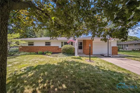 200 Margaret Pl, Perrysburg, OH 43551