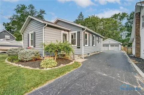 101 Silver Maple Dr, Perrysburg, OH 43551