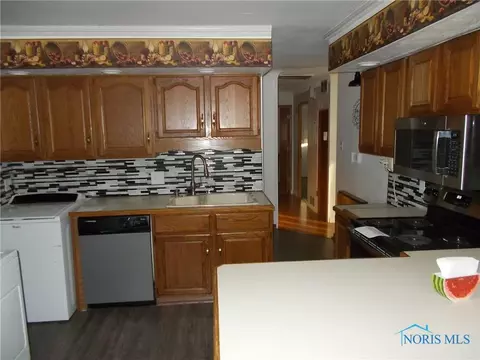 4450 Thackeray Rd, Maumee, OH 43537 photo 21