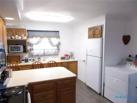 4450 Thackeray Rd, Maumee, OH 43537 photo 6
