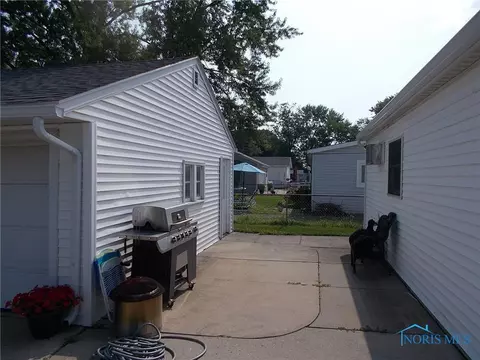 4450 Thackeray Rd, Maumee, OH 43537 photo 5