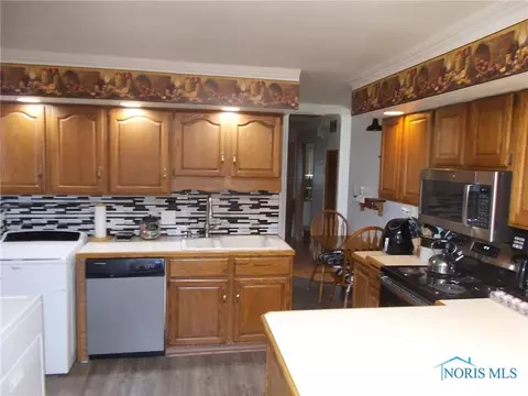 4450 Thackeray Rd, Maumee, OH 43537 photo 7