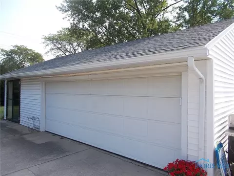 4450 Thackeray Rd, Maumee, OH 43537 photo 3