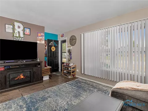 514 Olive Dr, Bryan, OH 43506 photo 4