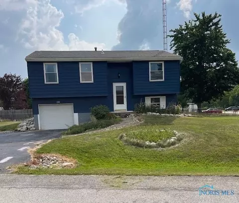 1072 Shorewood Dr, Fremont, OH 43420