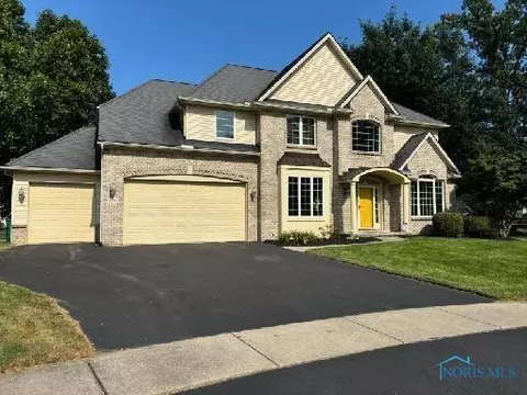 8830 Walnut Trl, Sylvania, OH 43560