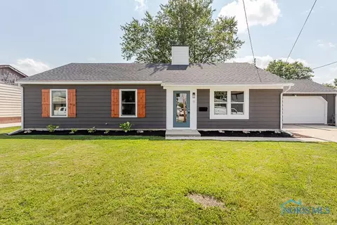 11 Vineyard Dr, Rossford, OH 43460