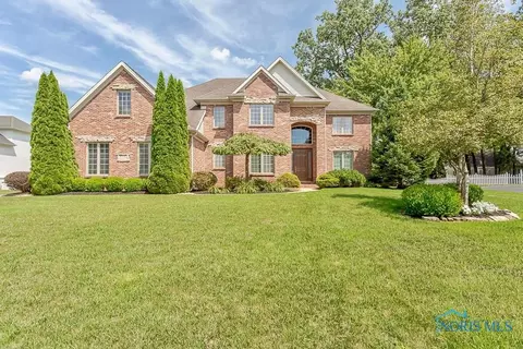 2320 Waterford Village Dr, Sylvania, OH 43560