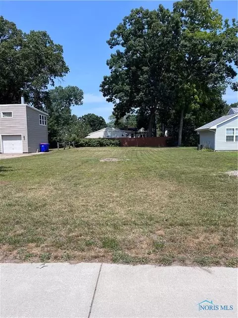7036 Washington Dr, Holland, OH 43528