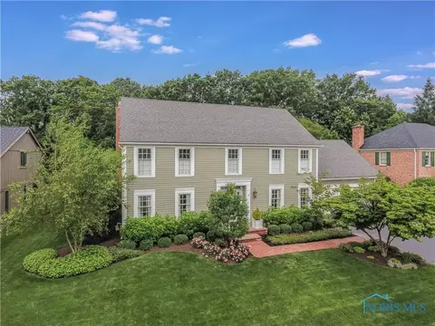 215 N Ridge Dr, Perrysburg, OH 43551