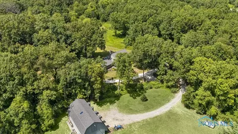 9535 Old State Line Rd, Holland, OH 43528