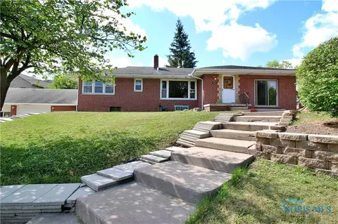 1027 Schreier Rd, Rossford, OH 43460