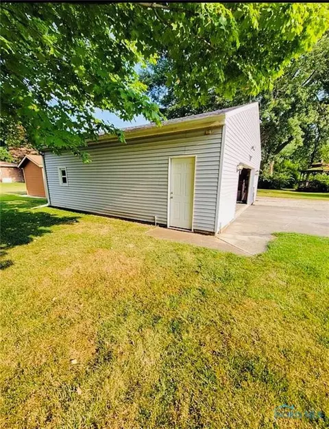 136 Midvale Ave, Clyde, OH 43410 photo 6