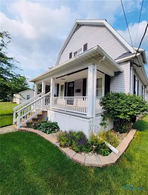 136 Midvale Ave, Clyde, OH 43410 photo 2