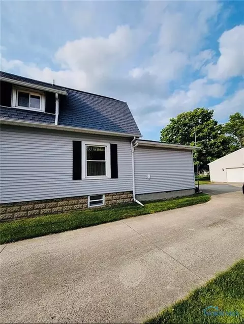 136 Midvale Ave, Clyde, OH 43410 photo 4