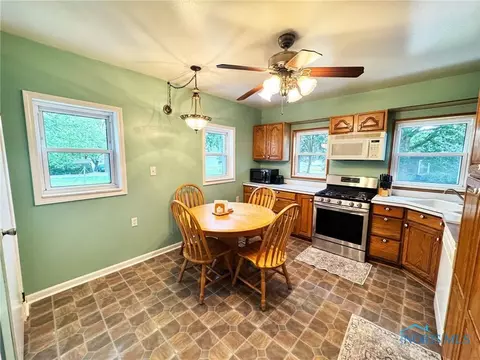 416 Cherry St, Genoa, OH 43430 photo 4