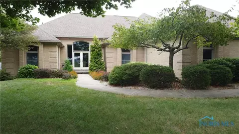 24 Laird Dr, Fremont, OH 43420