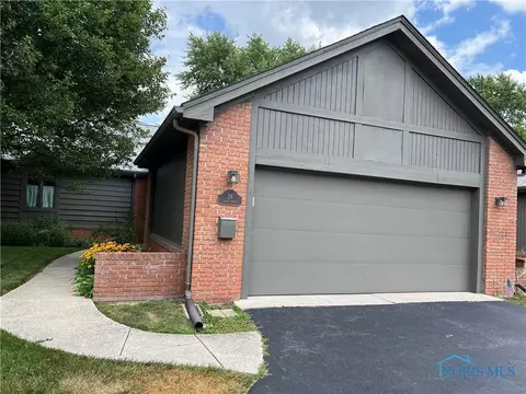 29 Abbey Rd #B, Perrysburg, OH 43551