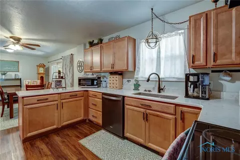 28965 E Broadway St, Walbridge, OH 43465 photo 24