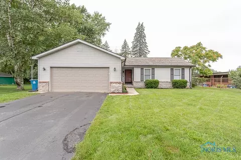 5851 Woodrow Dr, Sylvania, OH 43560