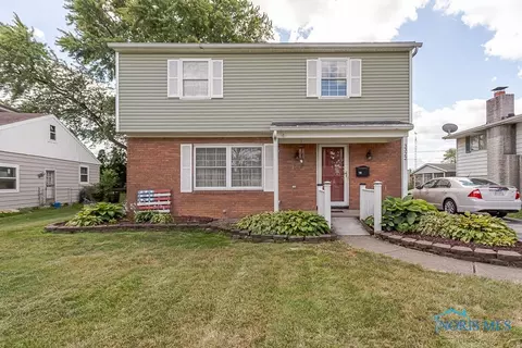 3322 Stafford Dr, Oregon, OH 43616